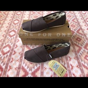 Brand new TOMS
